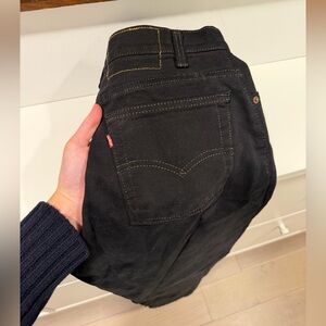 Vintage mid rise straight Levi’s 550s. 27